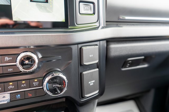 Used 2025 Ford F350 Platinum w/ FX4 Off-Road Package image 35