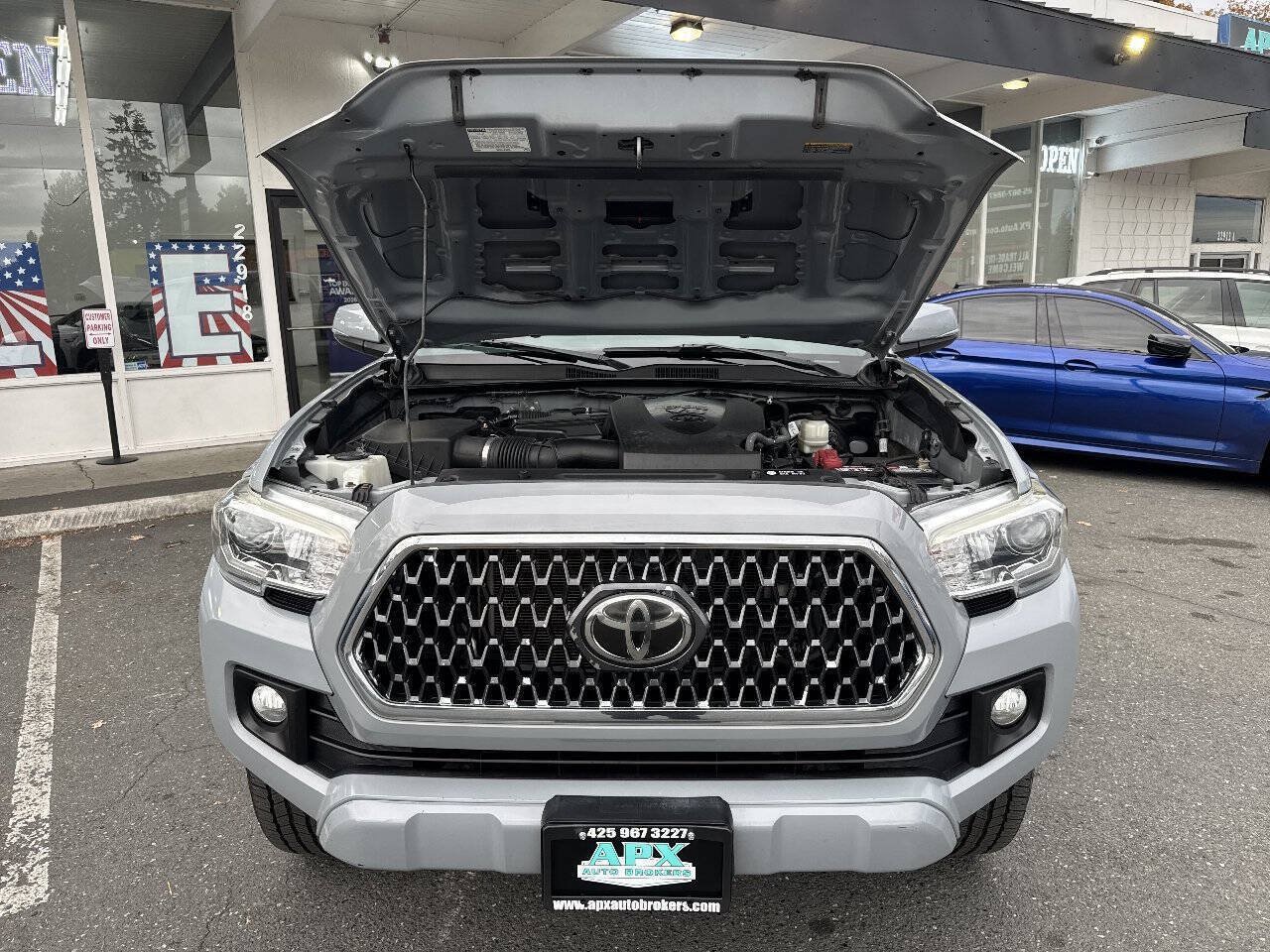 Used 2019 Toyota Tacoma TRD Sport AWD/4WD image 11