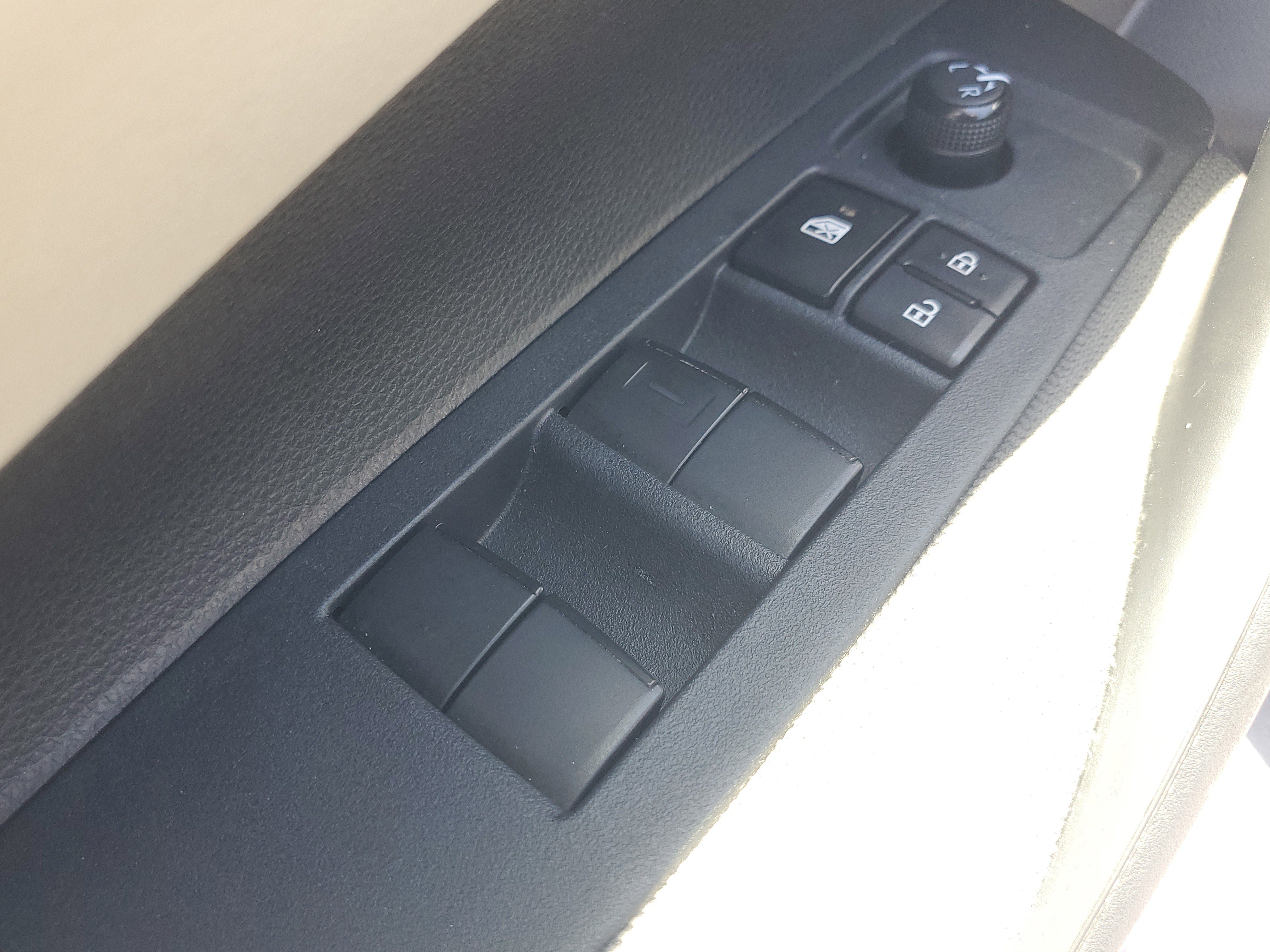 Used 2023 Toyota Corolla LE FWD image 18