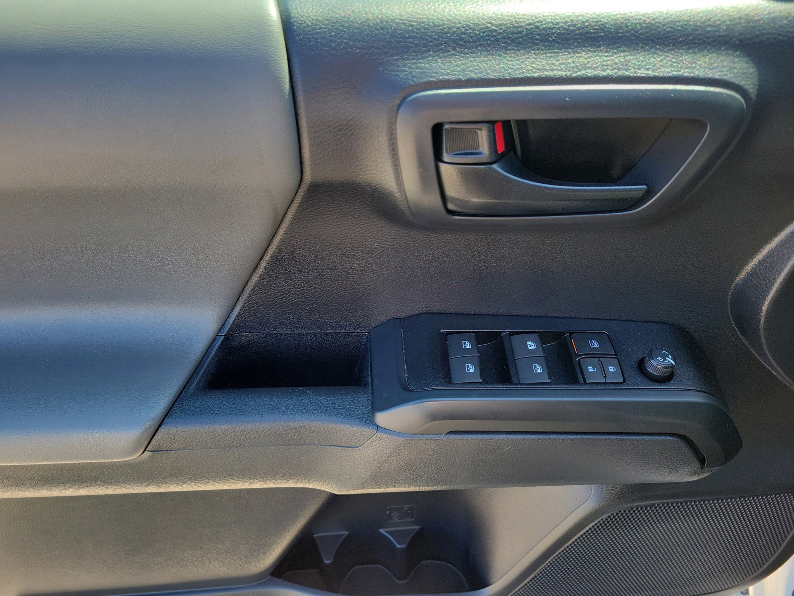 Used 2023 Toyota Tacoma SR AWD/4WD image 18