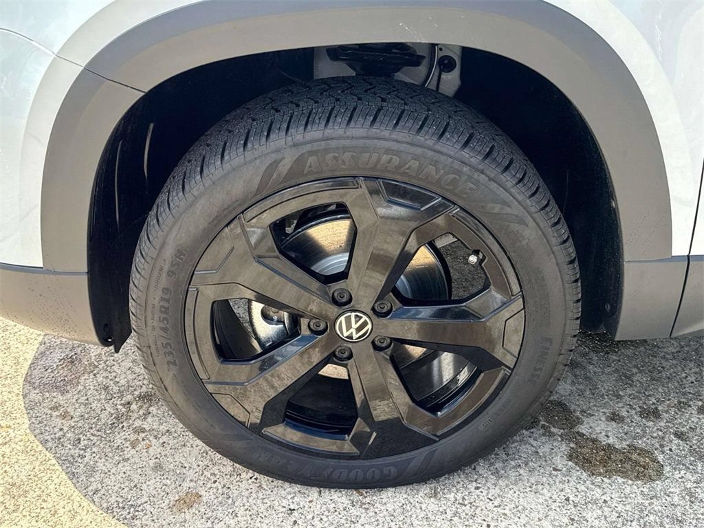Used 2025 Volkswagen Taos SEL AWD/4WD image 7