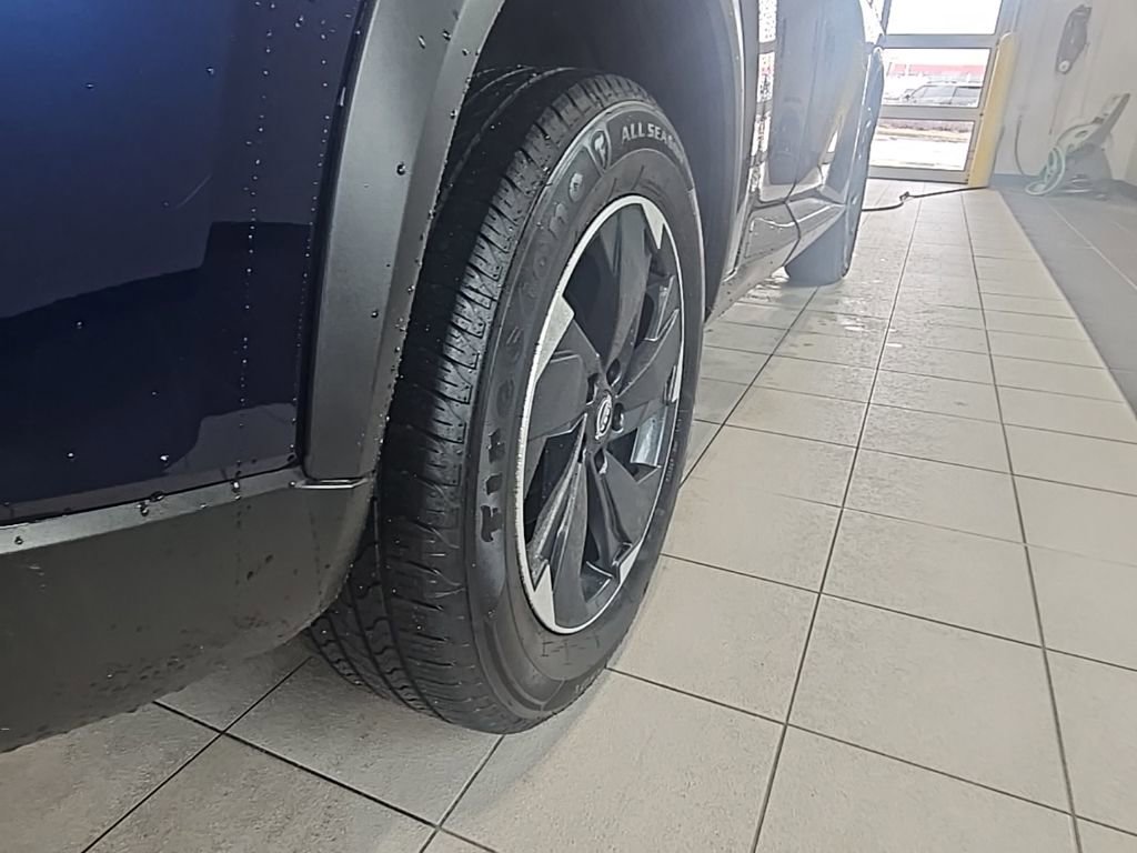 Used 2025 Nissan Rogue SV image 34