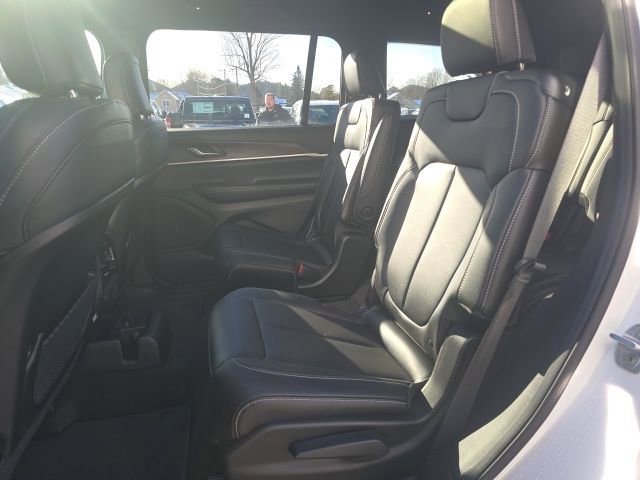 New 2025 Jeep Grand Cherokee L Limited image 30