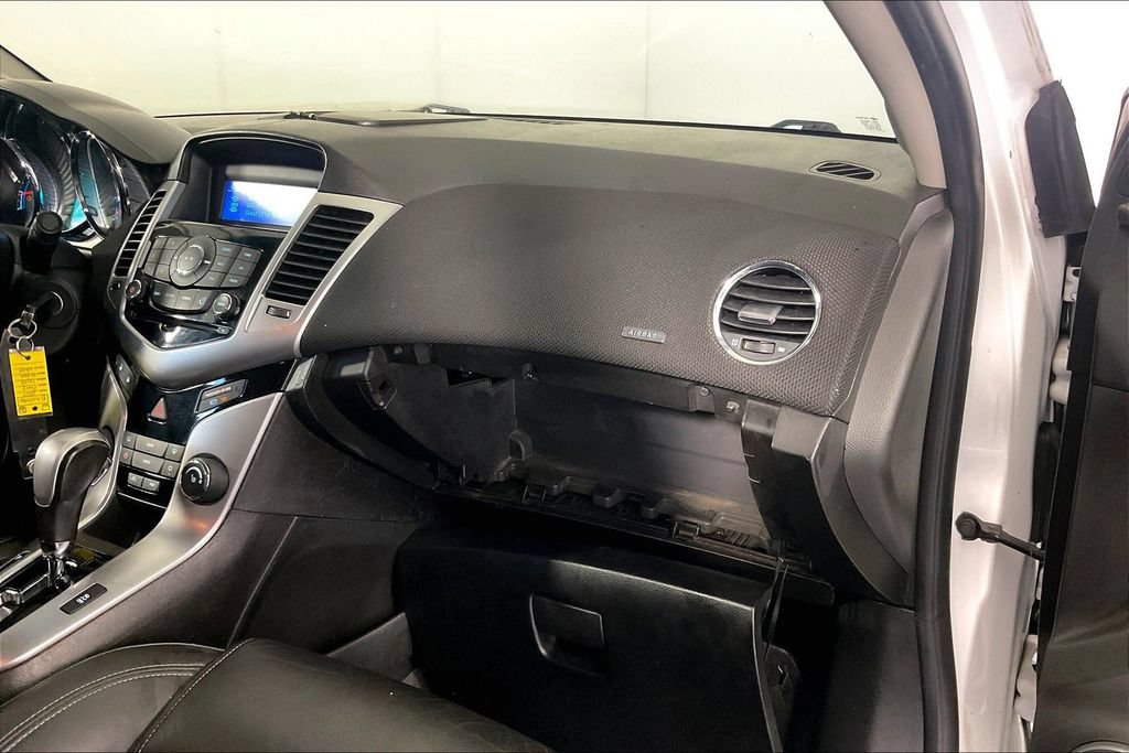 Used 2011 Chevrolet Cruze LTZ FWD image 18