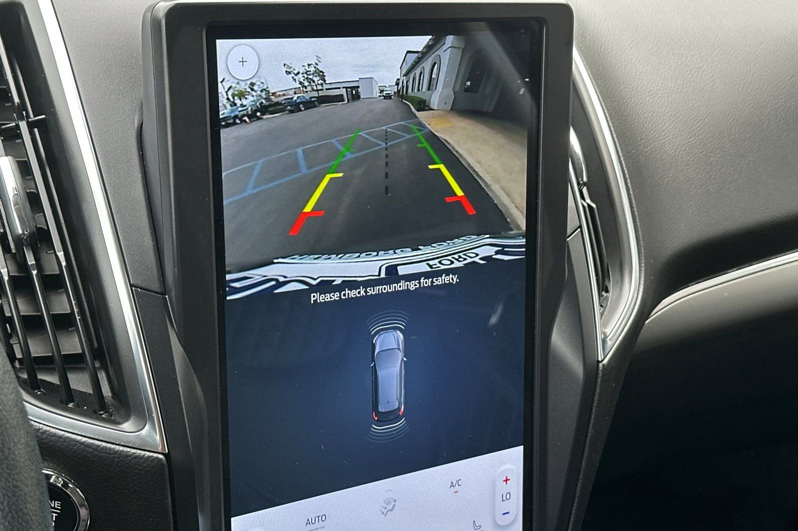 Used 2024 Ford Edge Titanium image 19