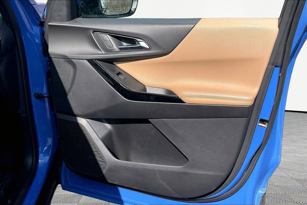 Used 2025 Chevrolet Equinox ACTIV w/ Safety and Technology Package image 30