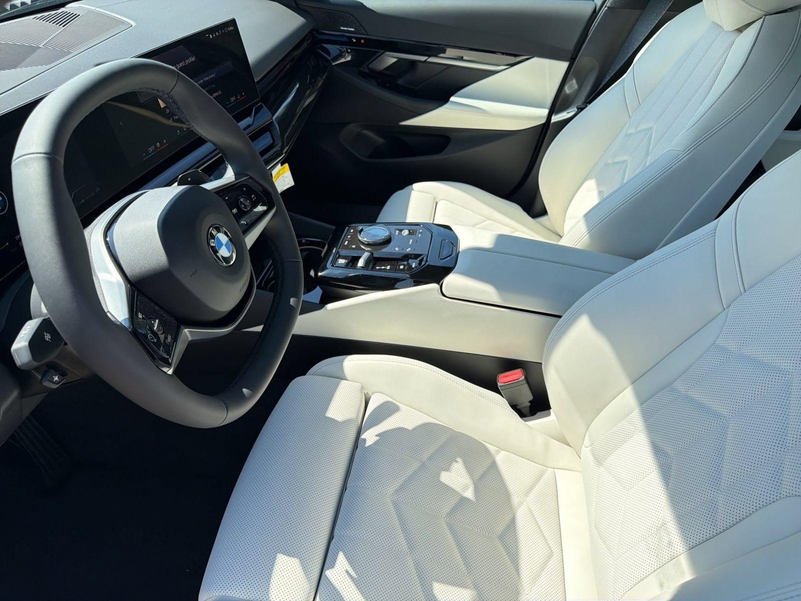 Used 2026 BMW 530i w/ Premium Package RWD image 27