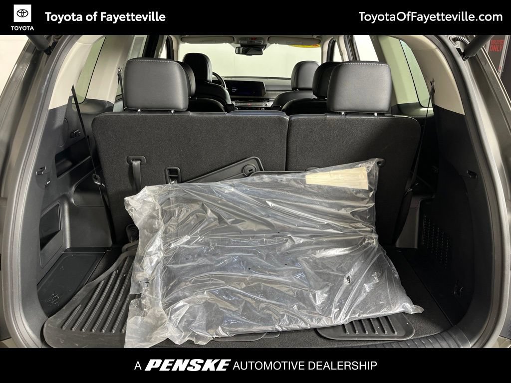 Used 2023 Kia Telluride EX w/ EX Captain's Chair Package FWD image 8
