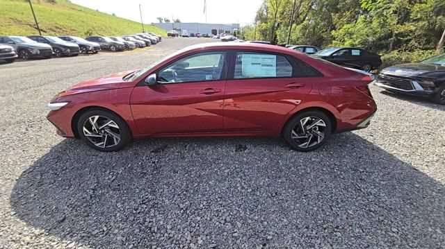 Used 2025 Hyundai Elantra Sport FWD image 3