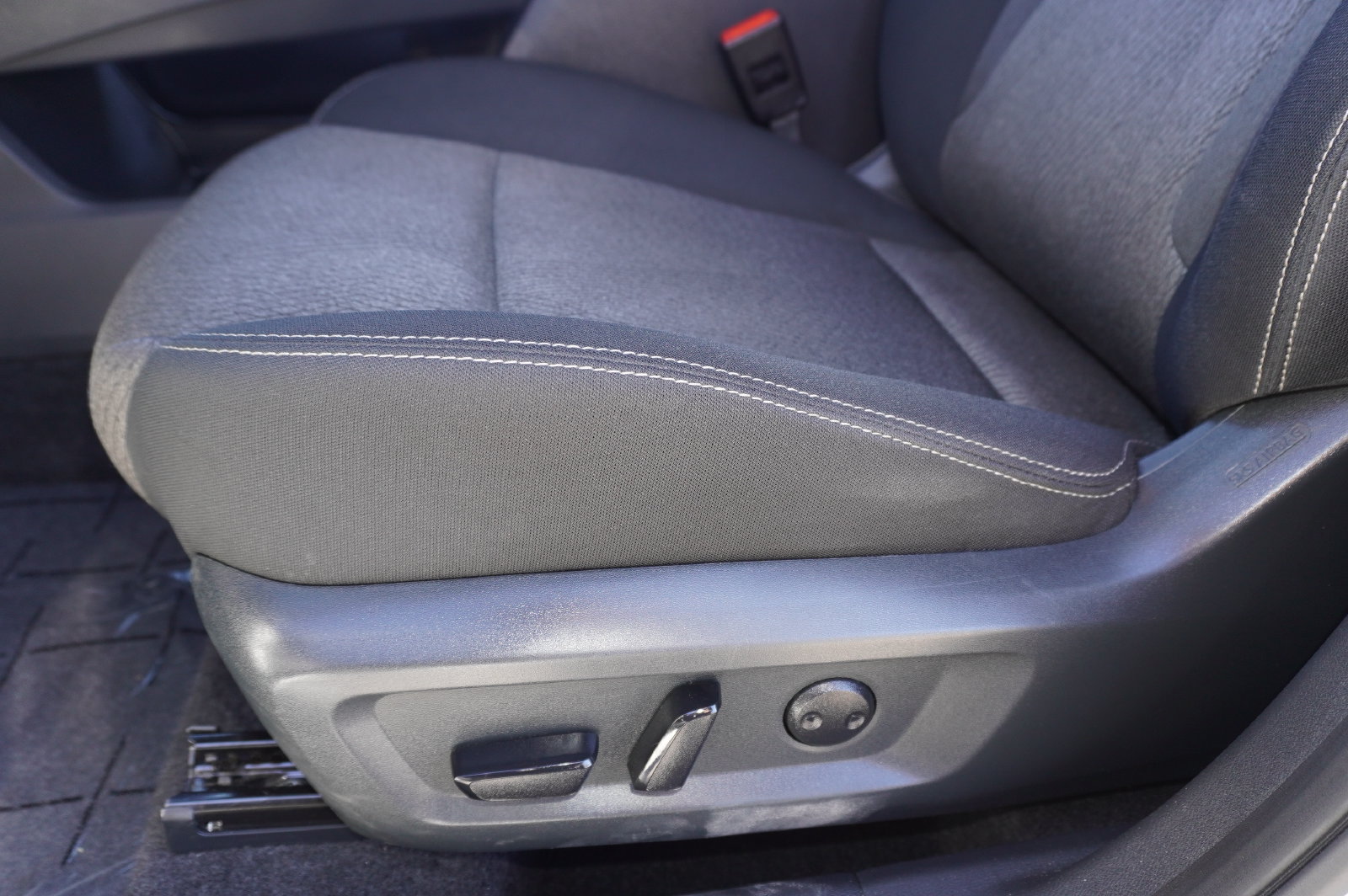 Used 2026 Nissan Rogue SV FWD image 13