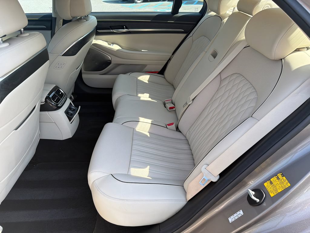Used 2022 Genesis G90 3.3T Premium RWD image 23