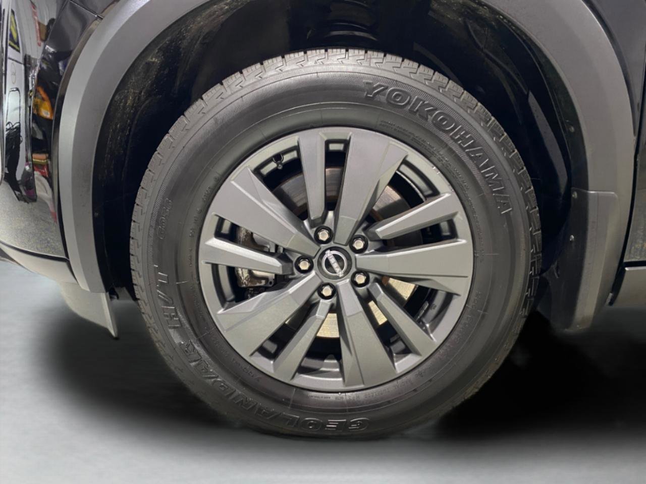 Used 2022 Nissan Pathfinder SV w/ SV Premium Package image 6