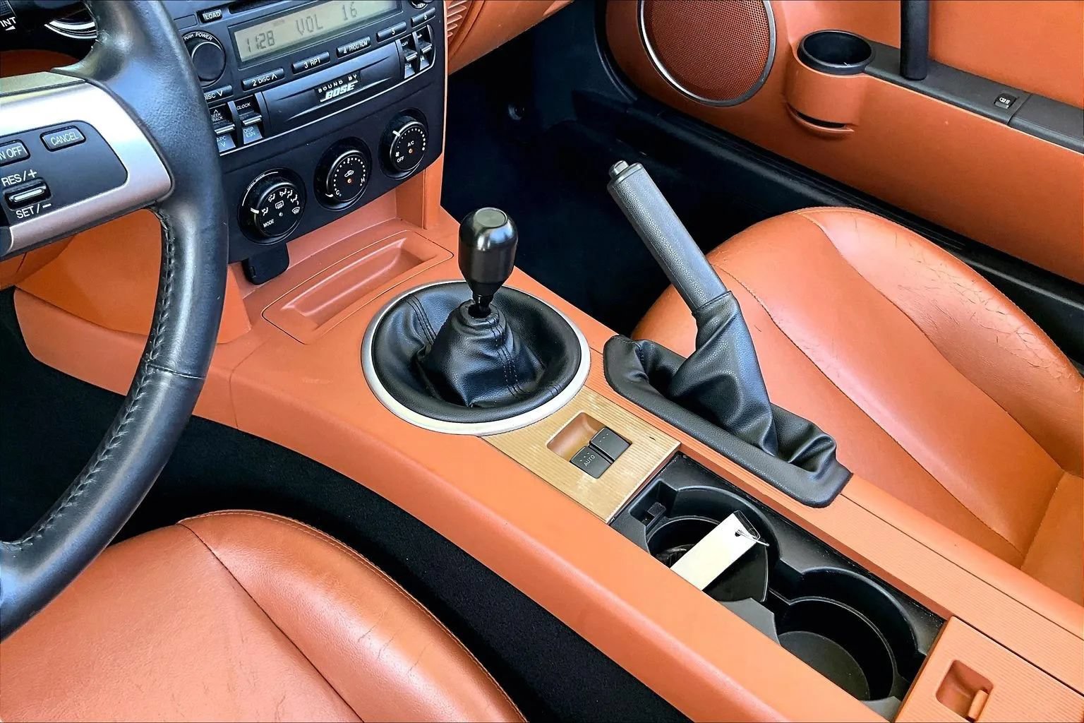 Used 2006 MAZDA MX-5 Miata Grand Touring w/ Premium Pkg RWD image 14
