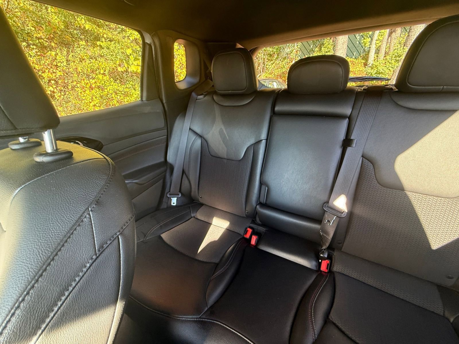 Used 2025 Jeep Compass Trailhawk image 39