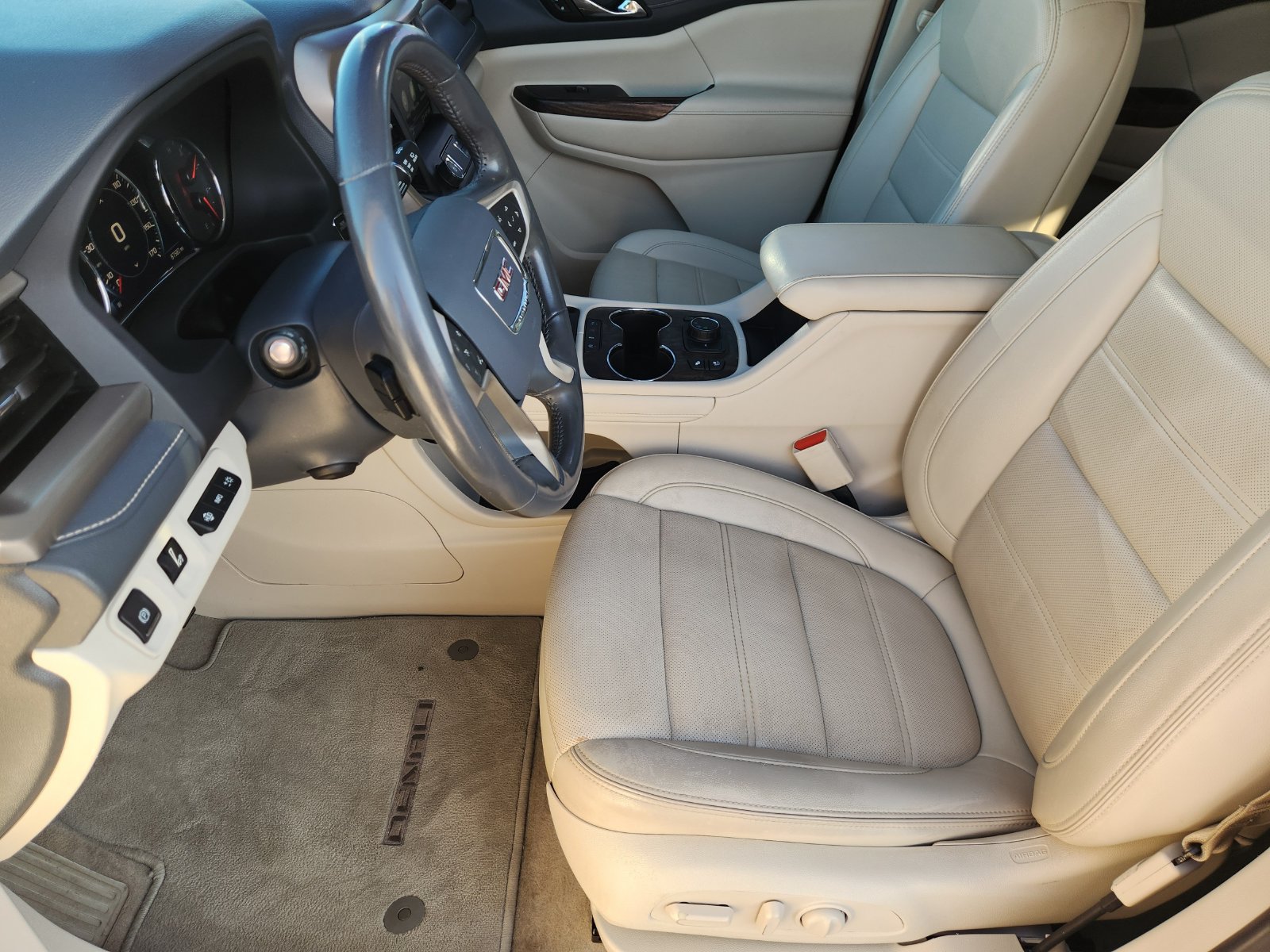 Used 2021 GMC Acadia Denali w/ Denali Technology Package FWD image 16