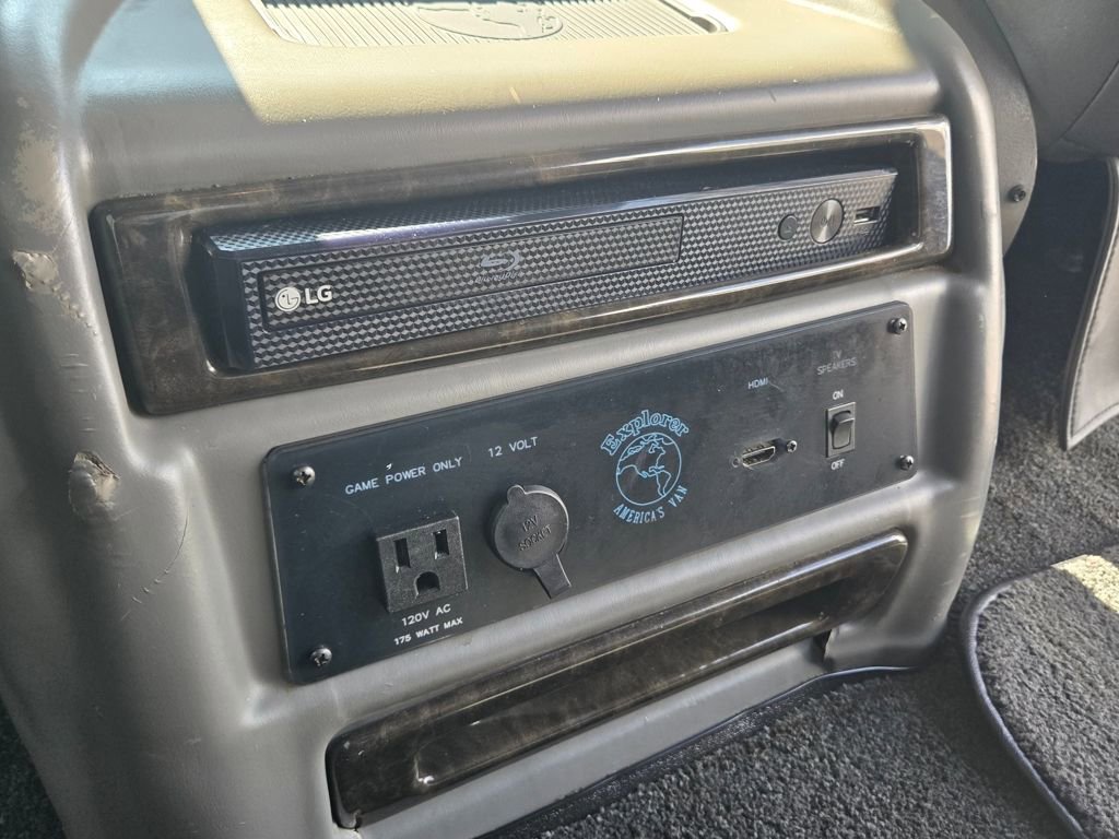 Used 2022 Chevrolet Express 2500 Extended w/ Enhanced Convenience Package image 40