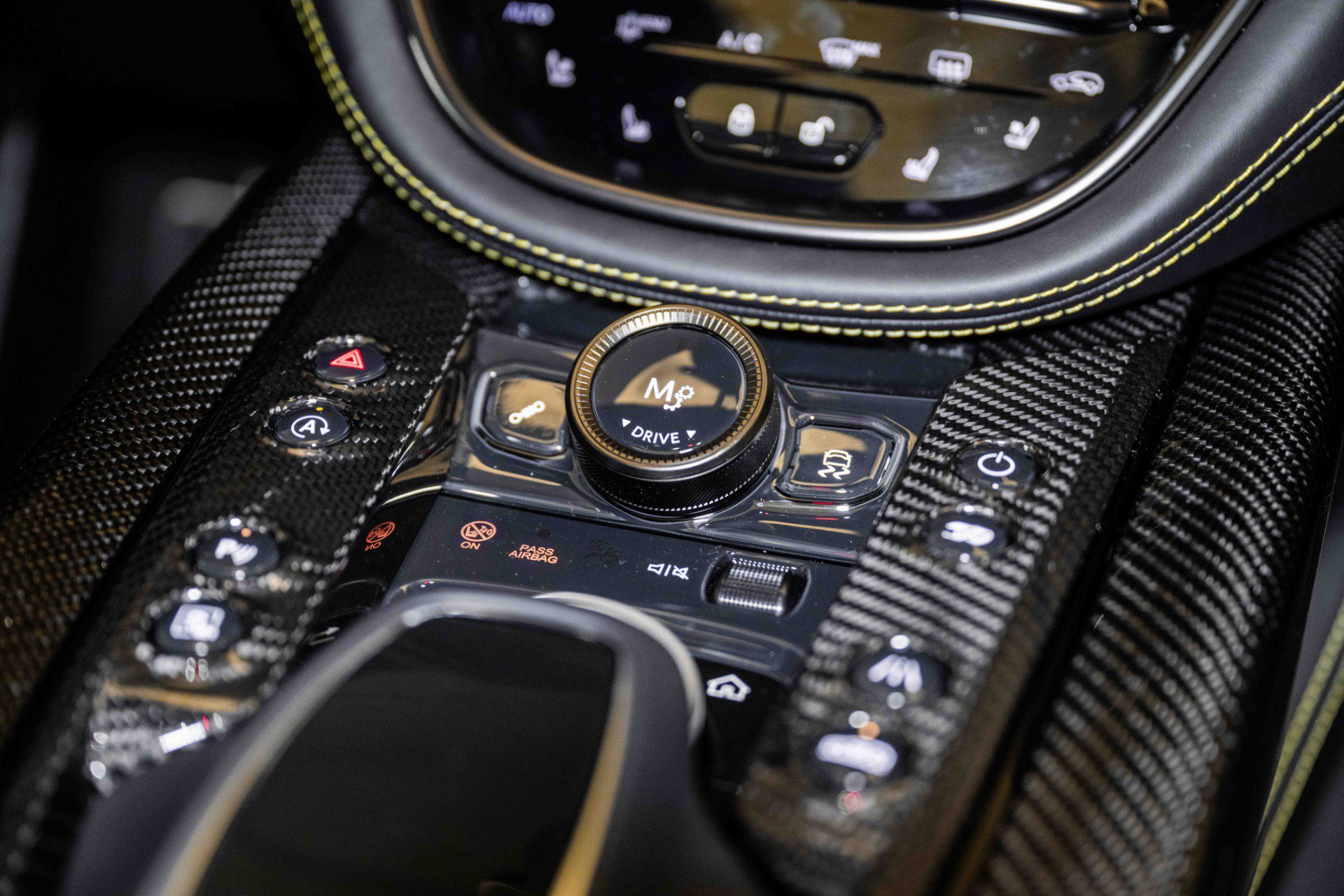 Used 2024 Aston Martin DBX 707 image 33