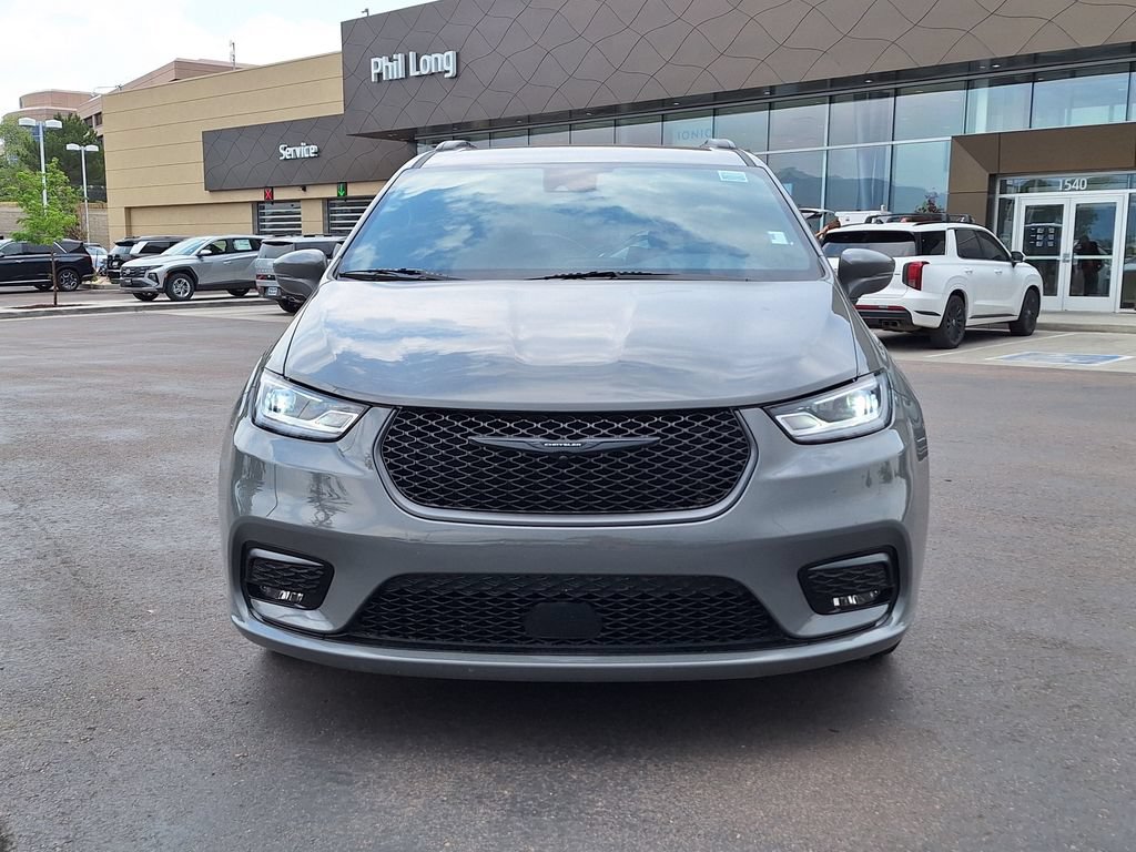 Used 2022 Chrysler Pacifica Touring-L w/ S Appearance Package FWD image 8
