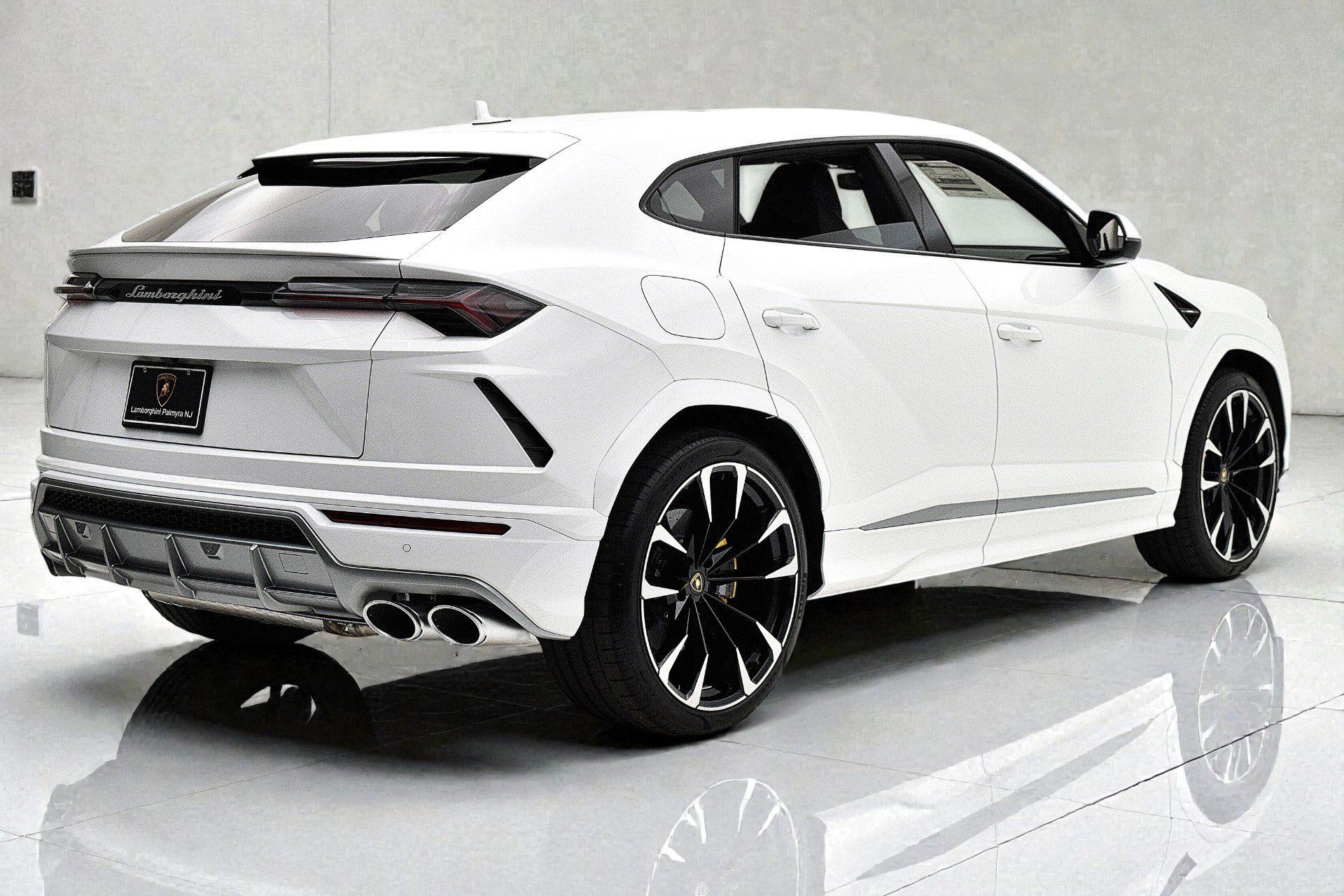 Used 2021 Lamborghini Urus image 8
