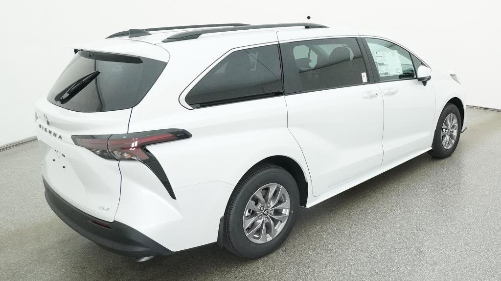 New 2026 Toyota Sienna XLE FWD image 3