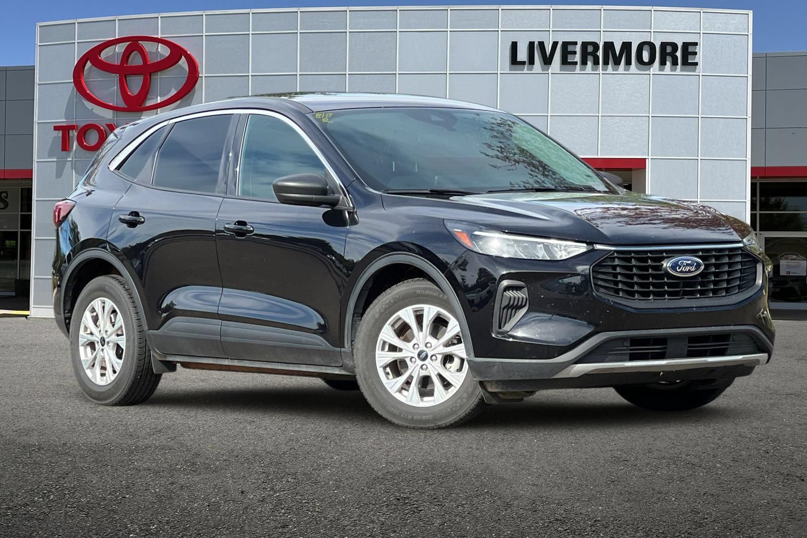 Used 2024 Ford Escape Active FWD image 2
