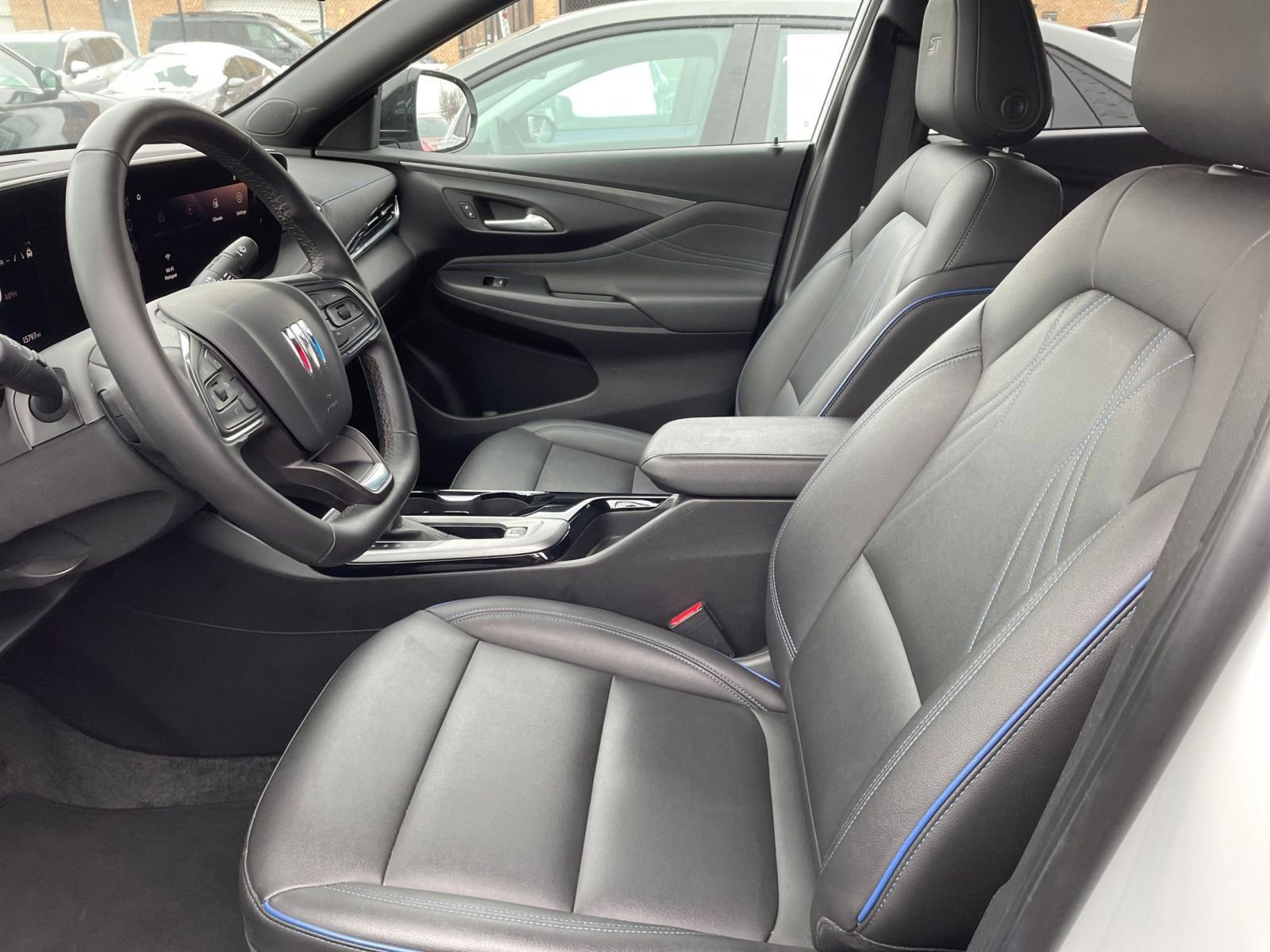 Used 2025 Buick Envista Sport Touring image 25