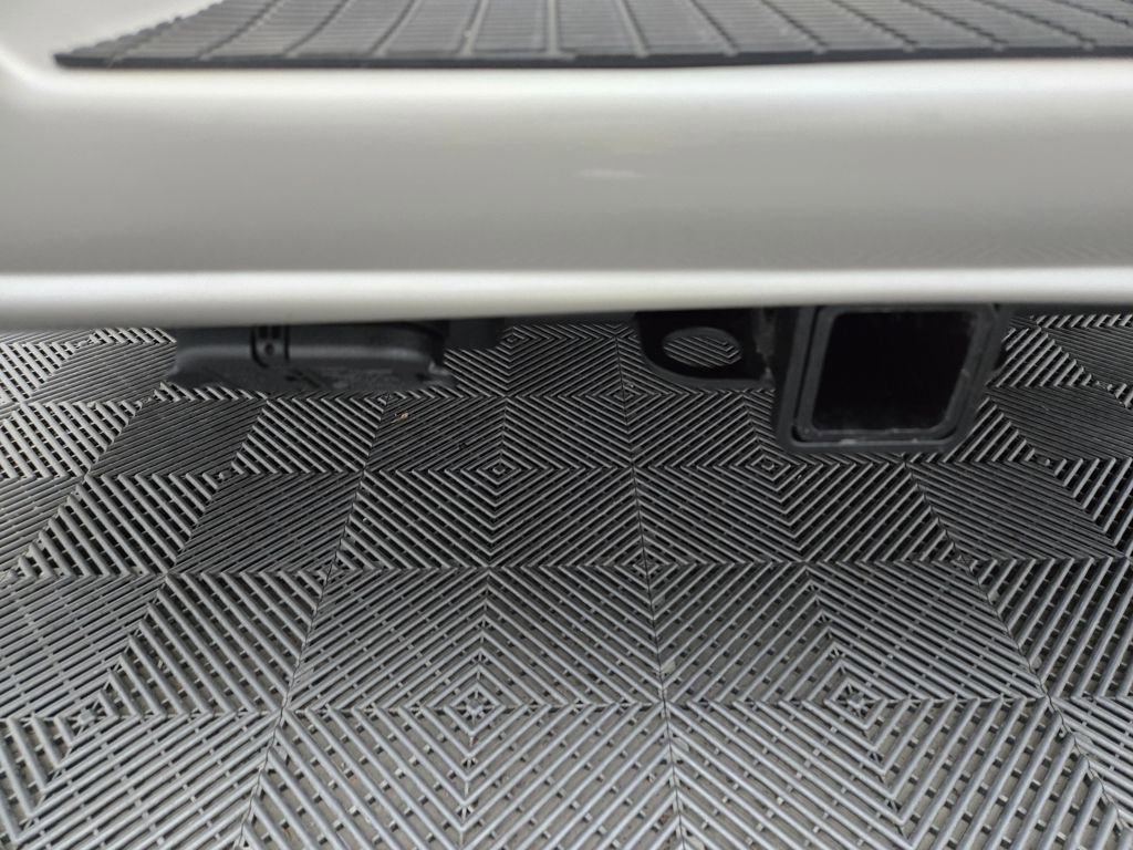 Used 2023 Chevrolet Express 2500 Extended image 5