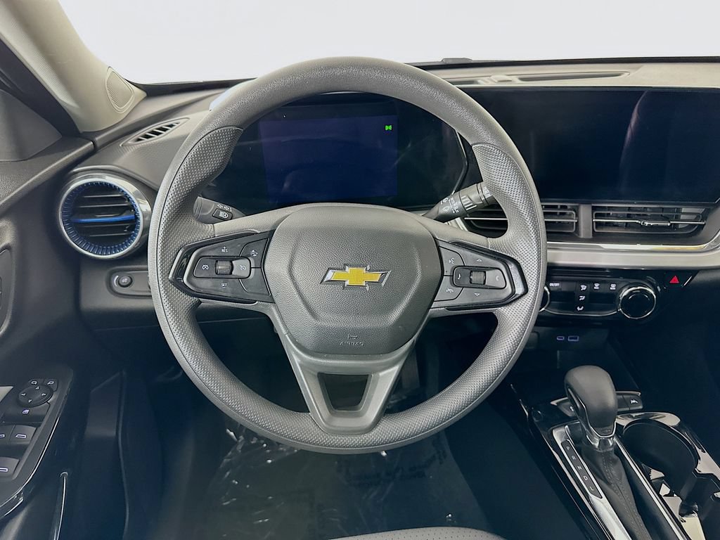 Used 2025 Chevrolet Trax LT FWD image 27