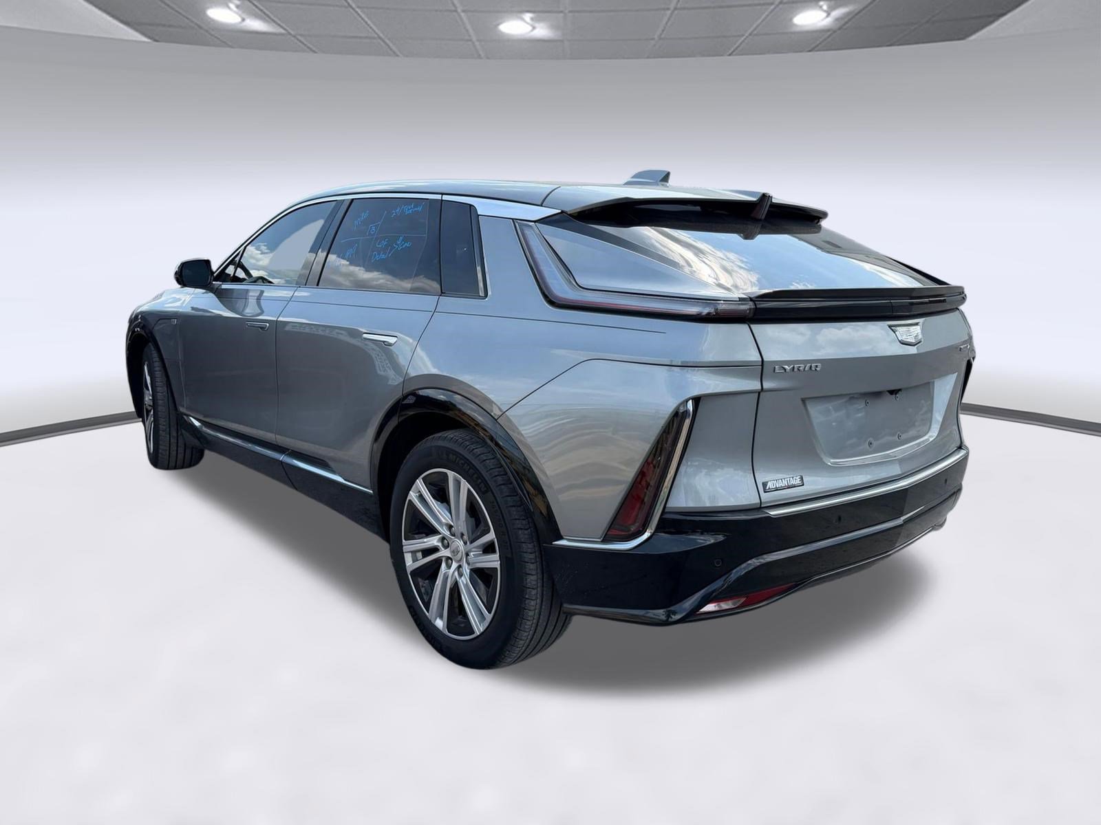 Used 2024 Cadillac Lyriq Tech AWD/4WD image 2