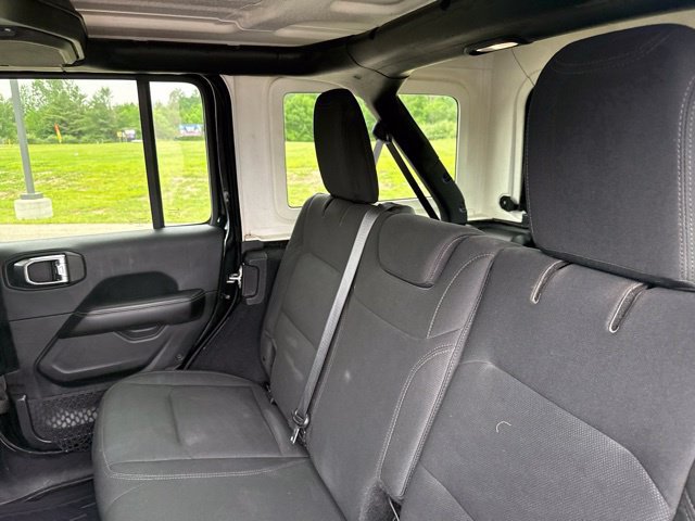 Used 2018 Jeep Wrangler Unlimited Sahara AWD/4WD image 31