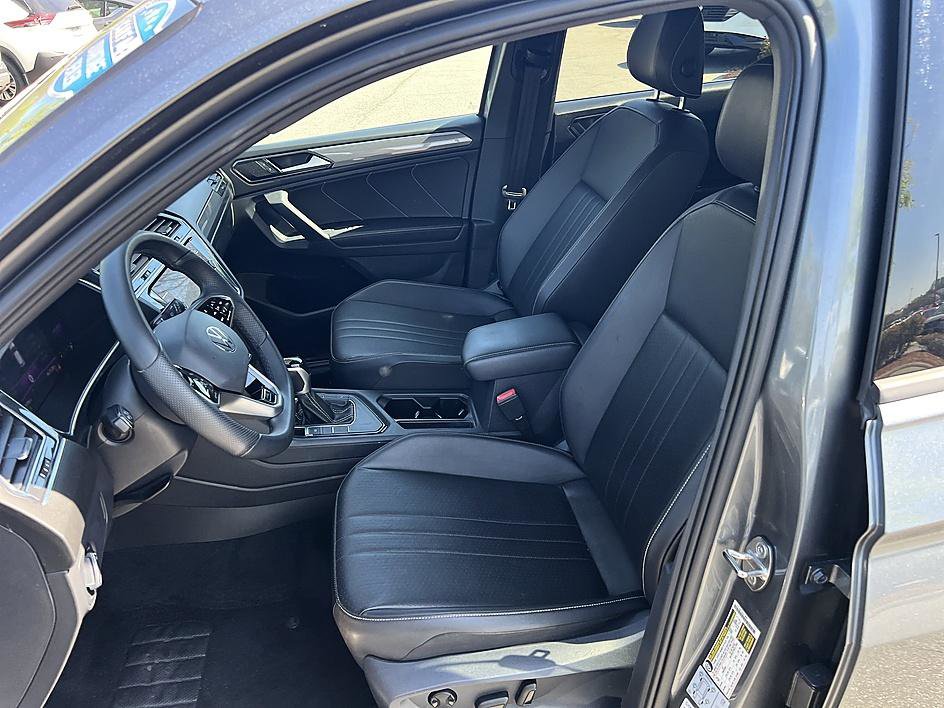 Used 2022 Volkswagen Tiguan SE R-Line image 13