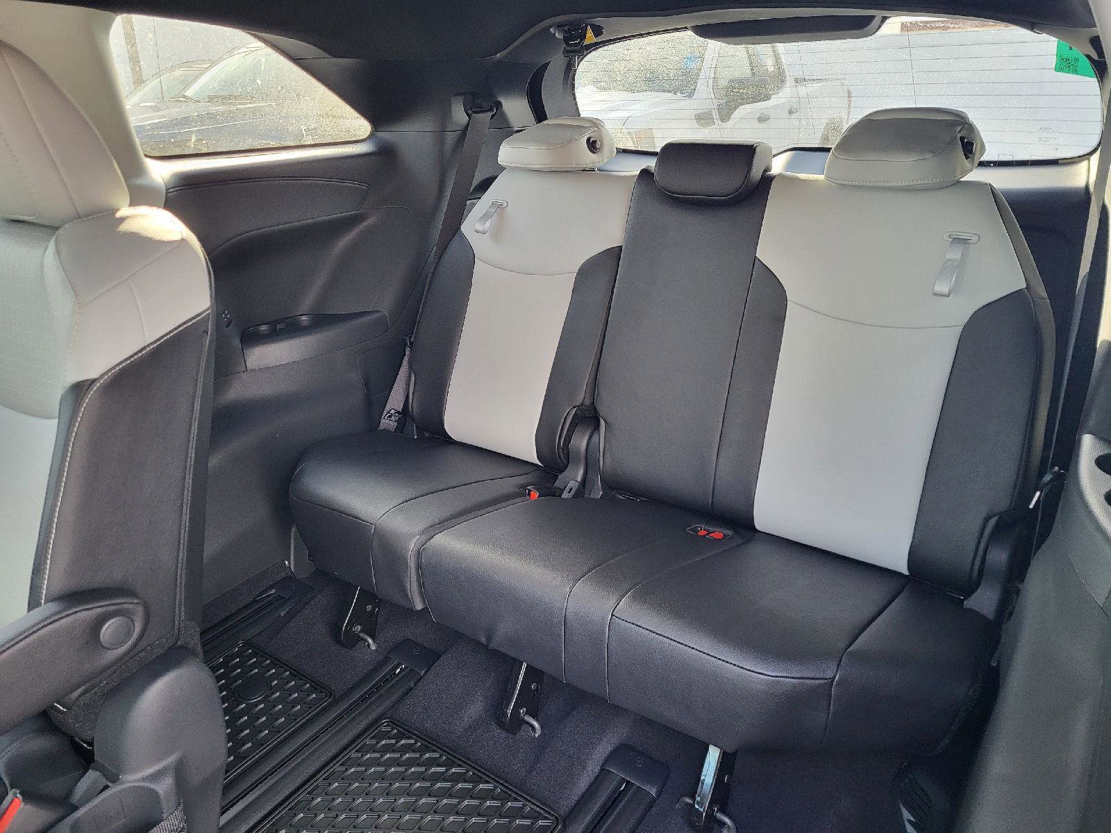 Used 2025 Toyota Sienna XSE image 11