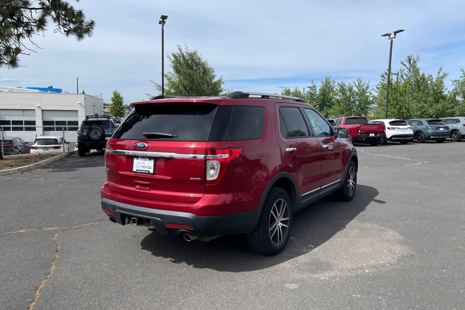 Used 2015 Ford Explorer XLT w/ Equipment Group 202A AWD/4WD image 5