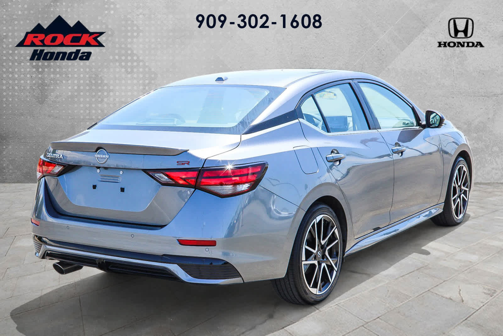 Used 2025 Nissan Sentra SR w/ SR Premium Package FWD image 5