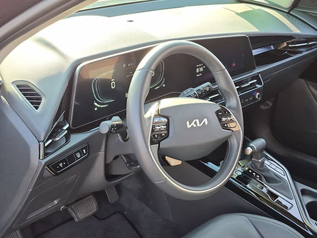 Certified 2025 Kia Niro EX FWD image 10