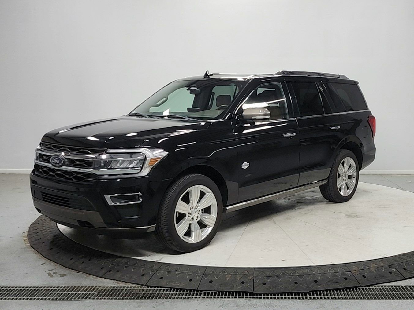 Used 2023 Ford Expedition King Ranch AWD/4WD image 3