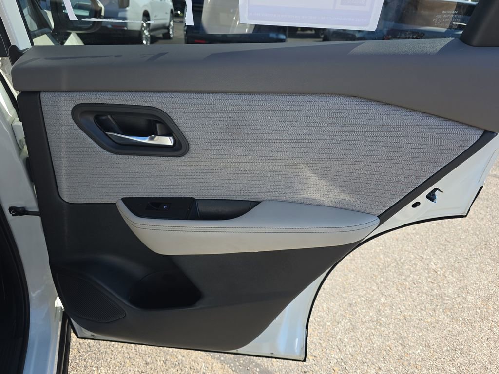 Used 2023 Nissan Rogue SV image 15