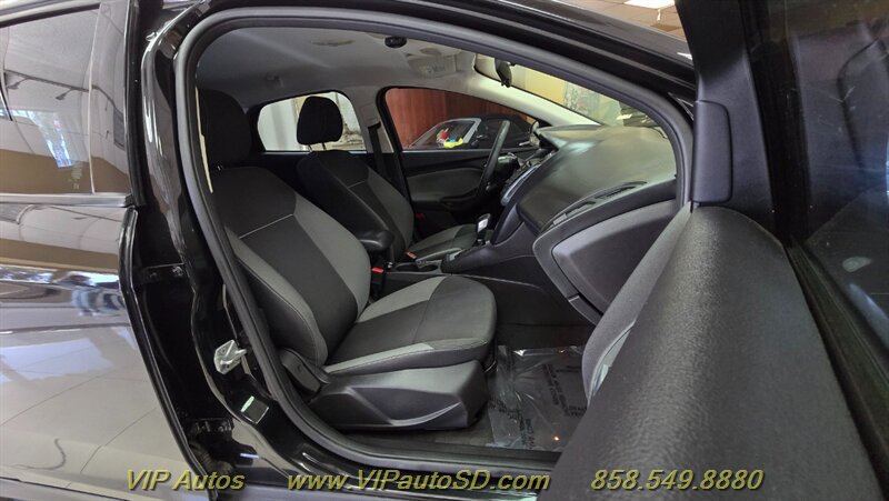 Used 2014 Ford Focus SE FWD image 16