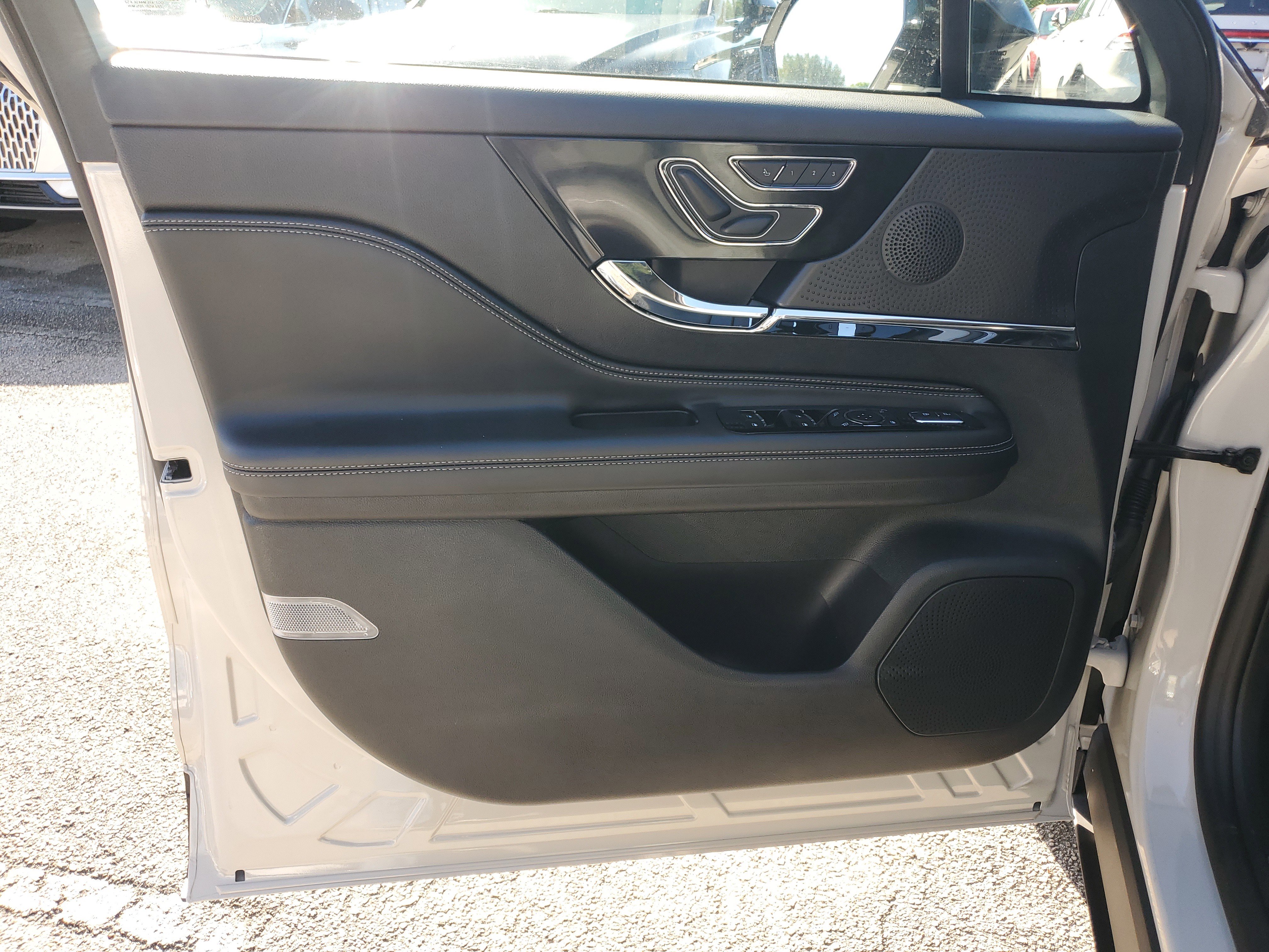 Certified 2024 Lincoln Corsair FWD image 14