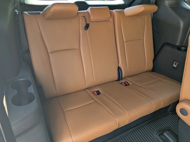 Used 2025 Toyota Highlander Platinum AWD/4WD image 15