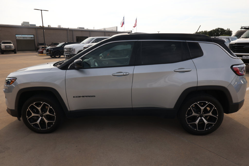 Used 2025 Jeep Compass Limited AWD/4WD image 8