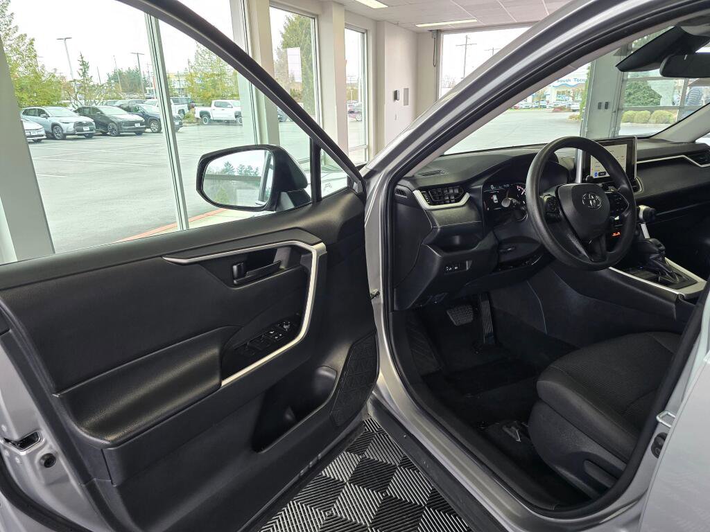Used 2025 Toyota RAV4 LE image 18
