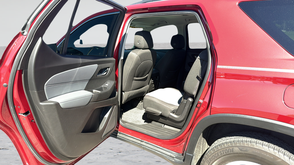 Used 2021 Chevrolet Traverse LT FWD image 39