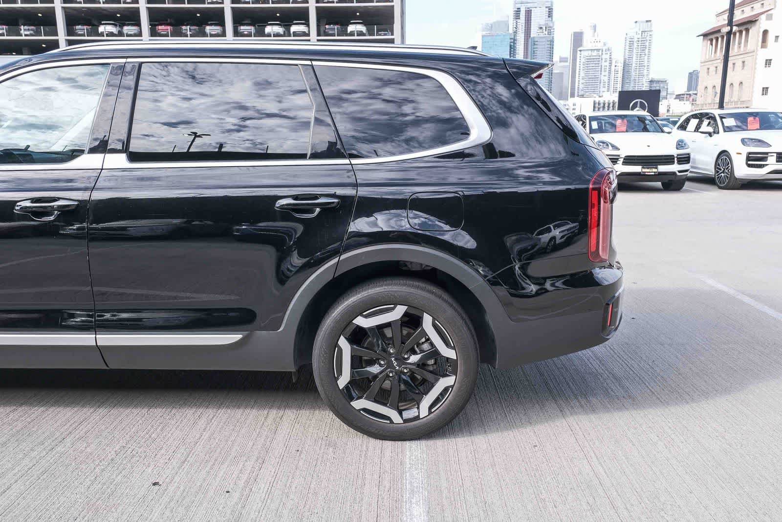 Used 2024 Kia Telluride S w/ S Sunroof Package FWD image 8