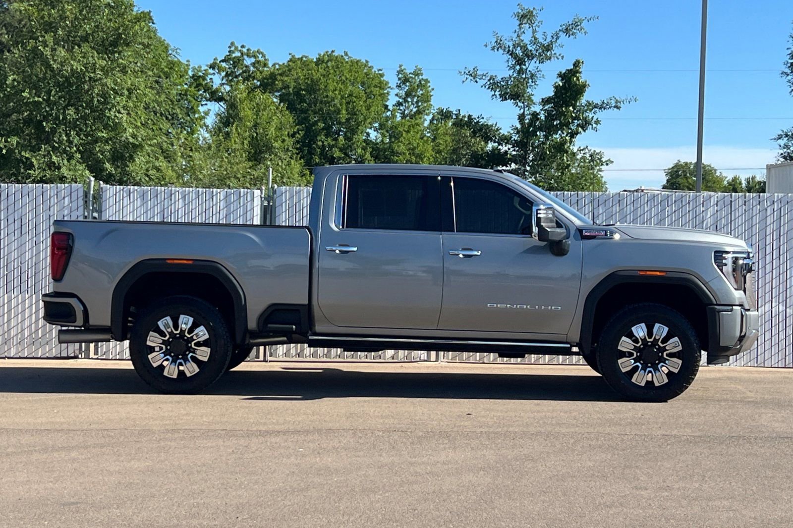 Used 2026 GMC Sierra 2500 Denali w/ Technology Package AWD/4WD image 3