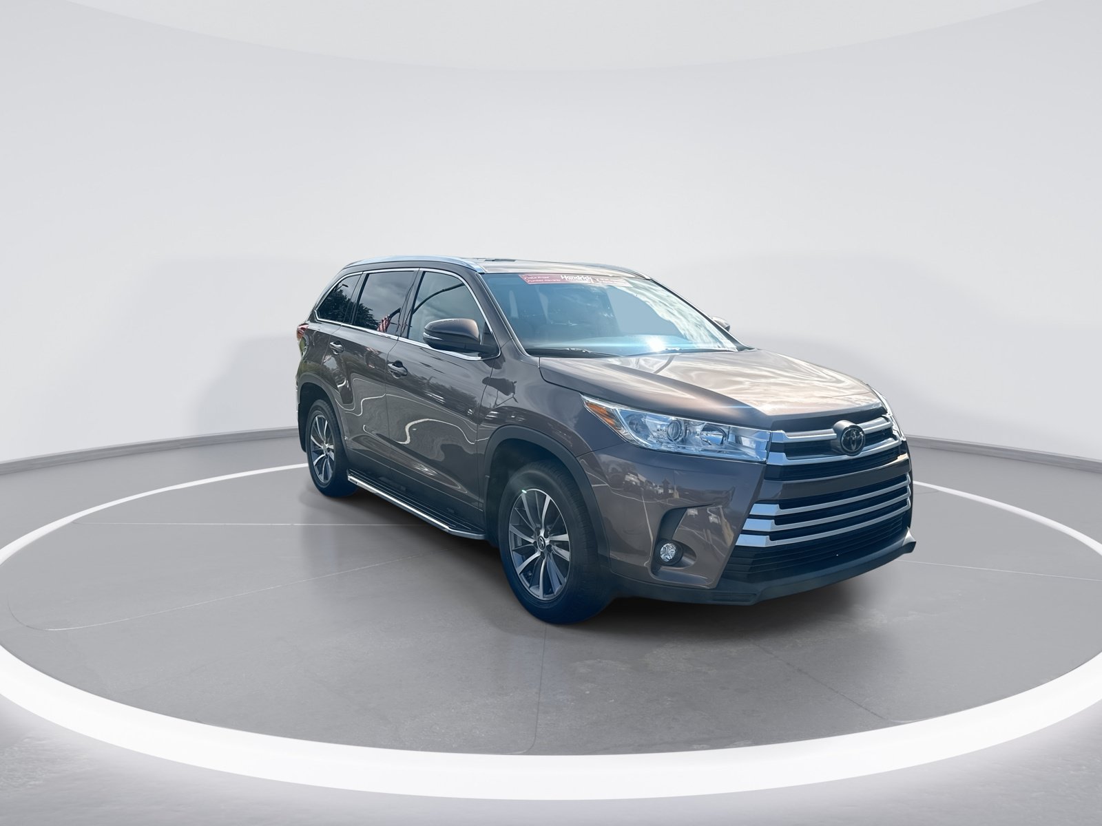 Used 2019 Toyota Highlander XLE FWD video 2