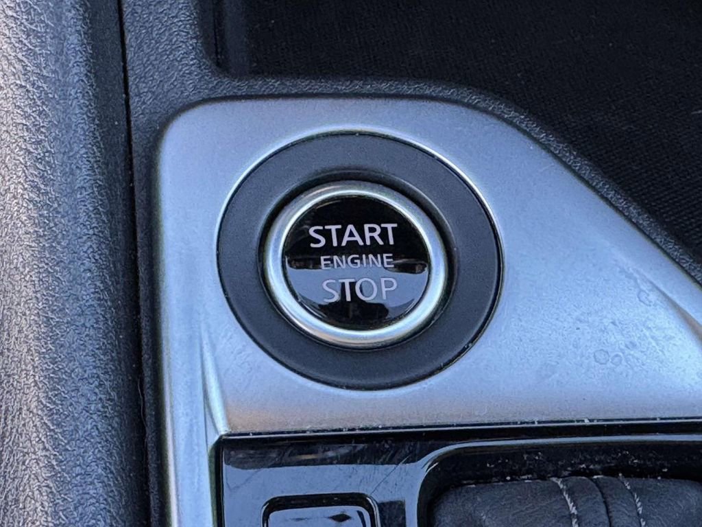 Used 2025 Nissan Sentra SV image 9