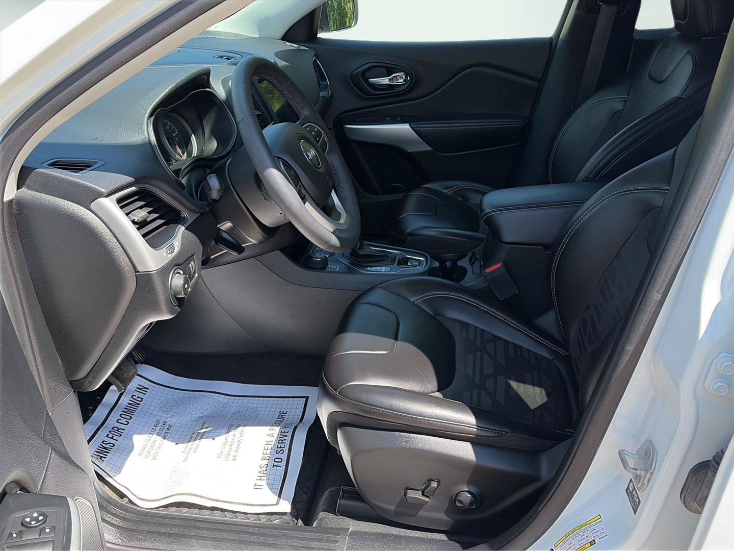 Used 2022 Jeep Cherokee Latitude AWD/4WD image 11