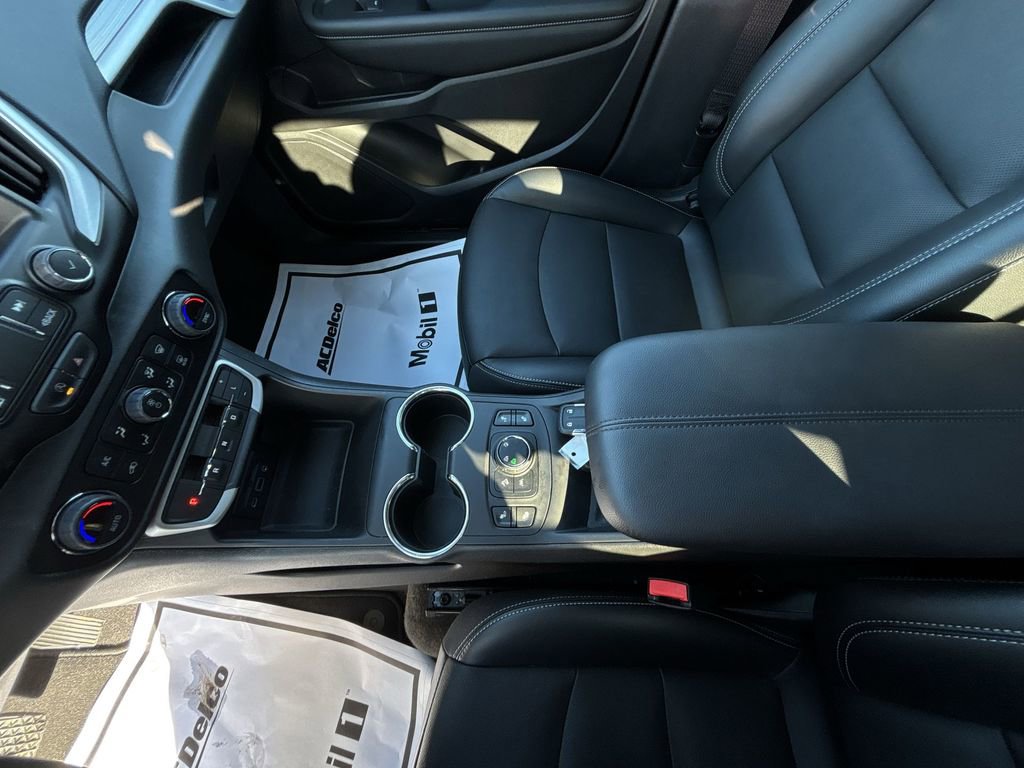 Used 2023 GMC Terrain SLT image 27