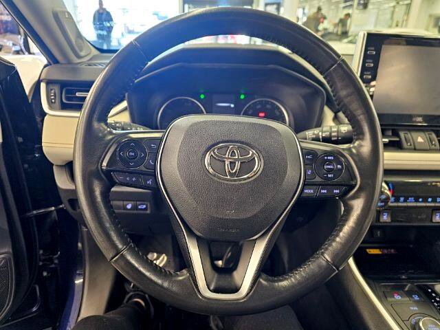 Used 2022 Toyota RAV4 XLE Premium image 15